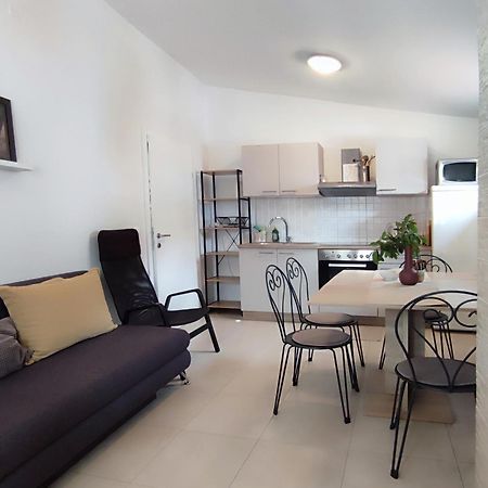 Apartments Divna Baška Voda Extérieur photo