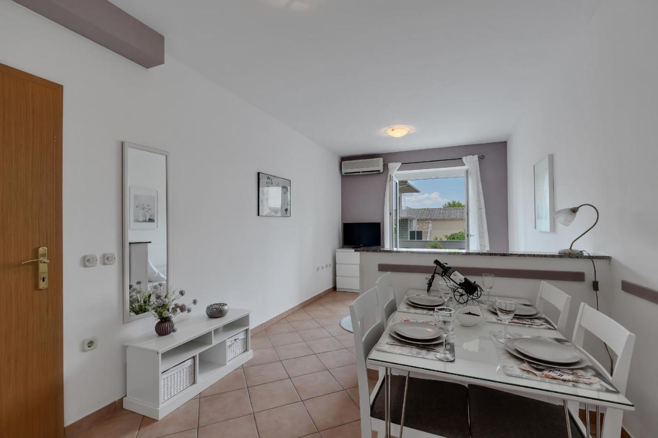 Apartments Divna Baška Voda Extérieur photo