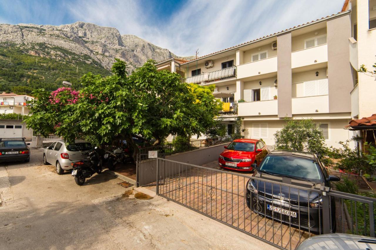Apartments Divna Baška Voda Extérieur photo