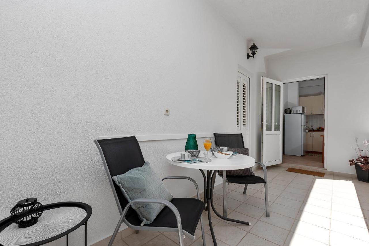 Apartments Divna Baška Voda Extérieur photo