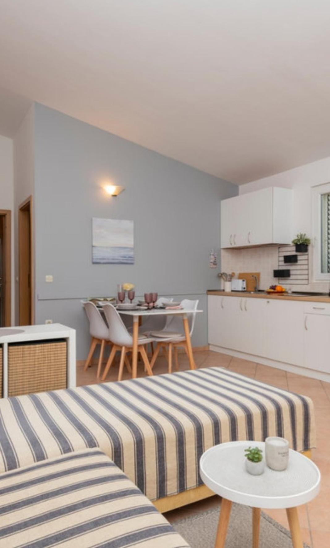 Apartments Divna Baška Voda Extérieur photo