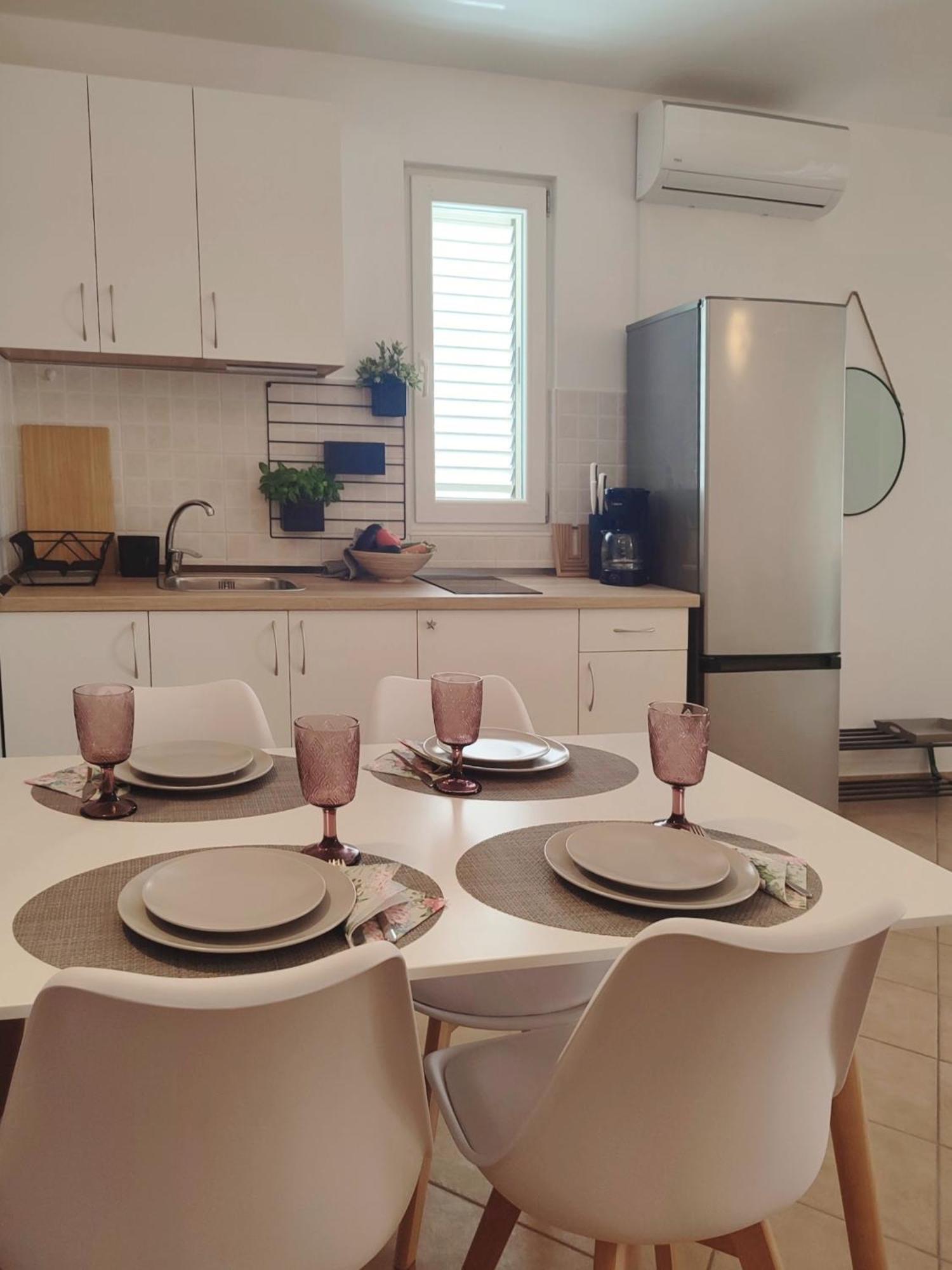 Apartments Divna Baška Voda Extérieur photo