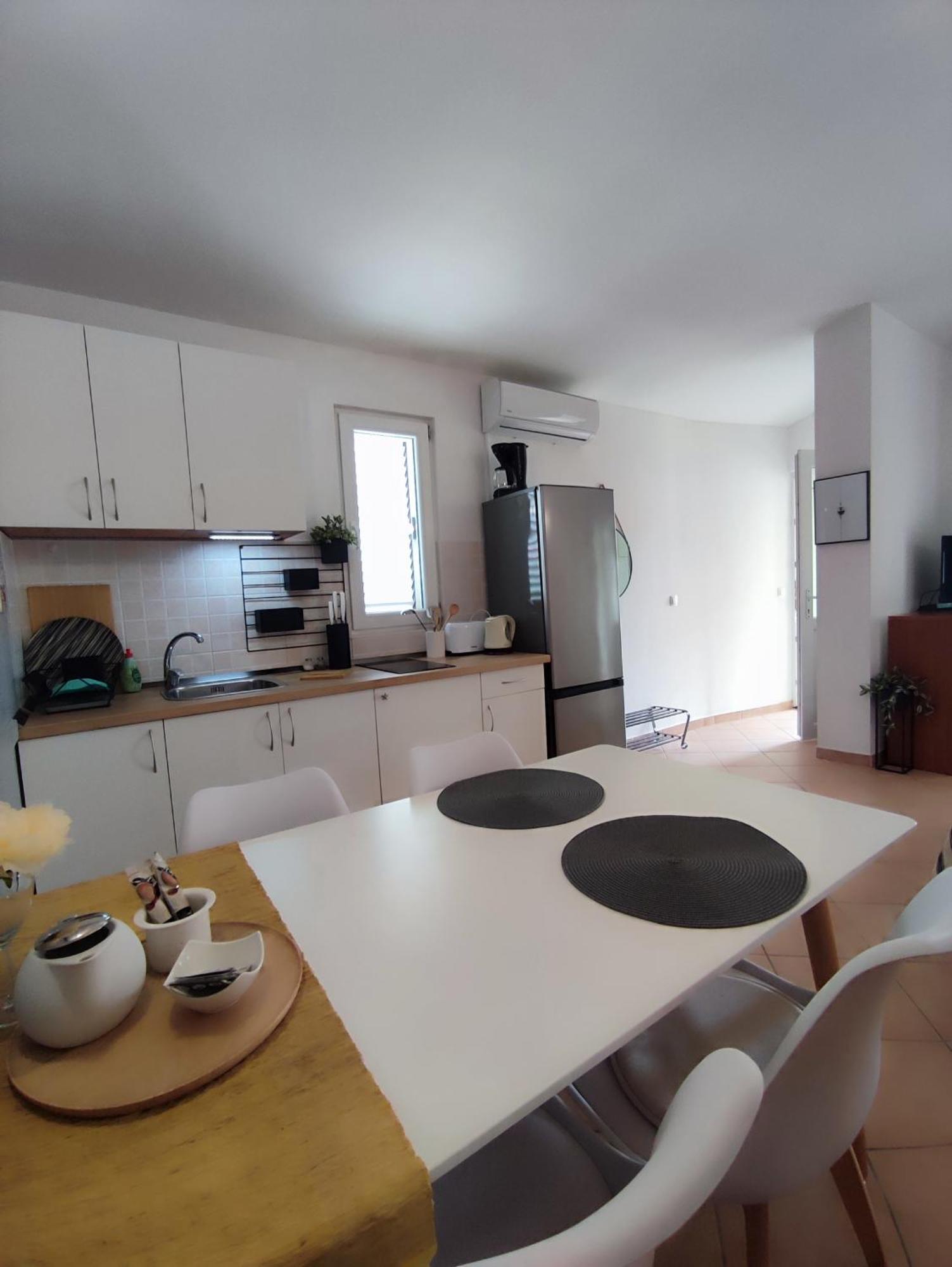Apartments Divna Baška Voda Extérieur photo